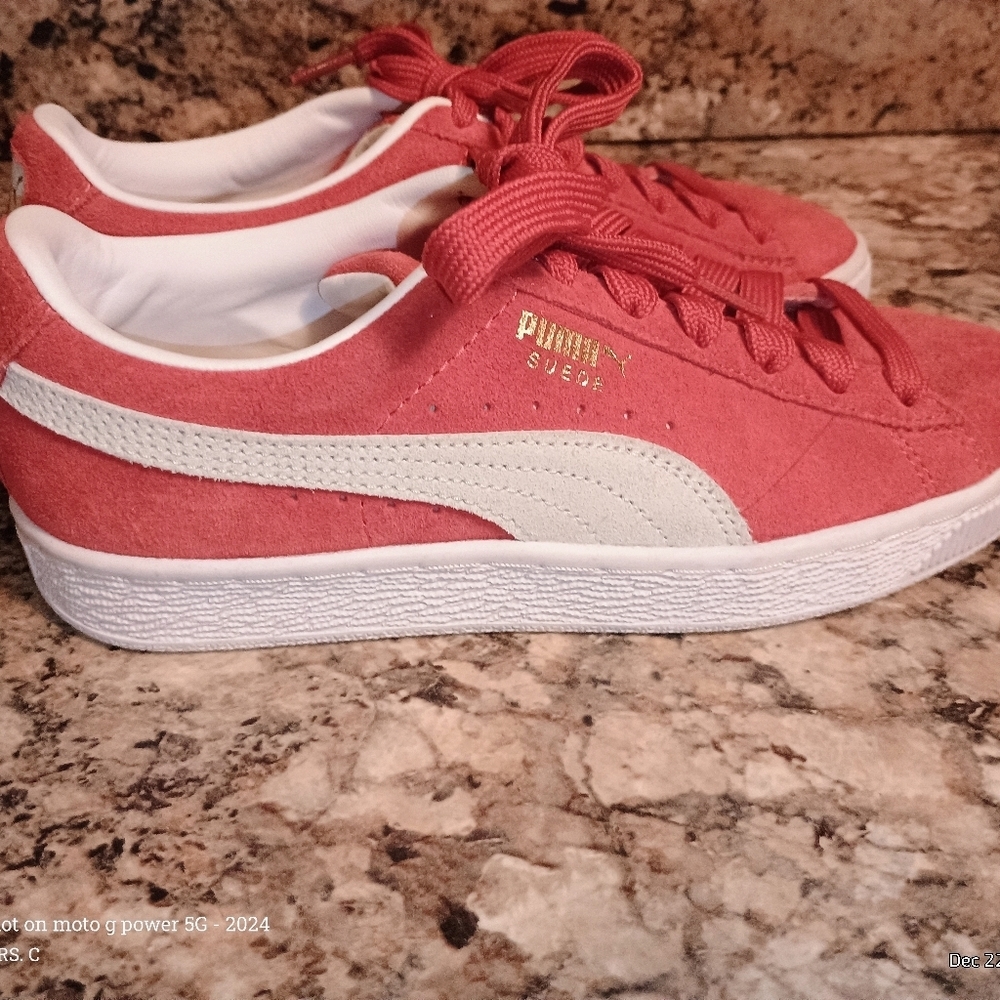 🔥 Puma Vintage Classic Red Suede Sneakers | Women's Size 6 🐾